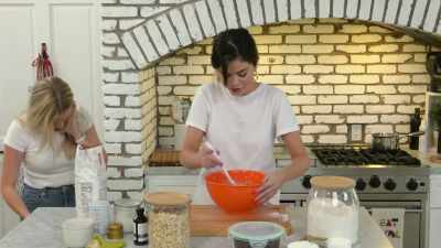 - [laughs] - Selena + Chef