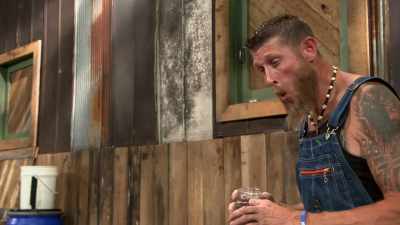 [laughs] - Moonshiners: Master Distiller