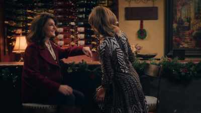 [laughs] - A Taste of Christmas