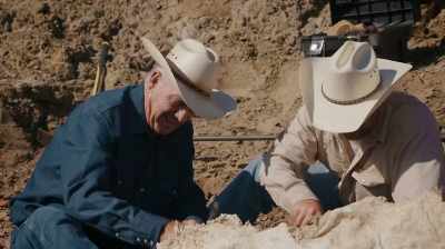 [ LAUGHS ] - Dino Hunters