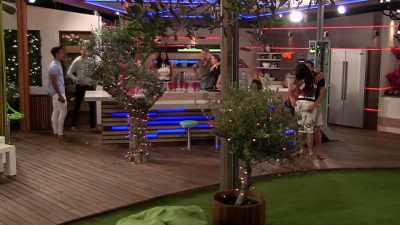 (LAUGHS) - Love Island