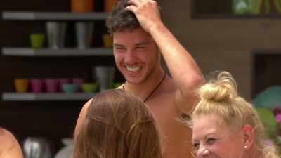 (LAUGHS) - Love Island