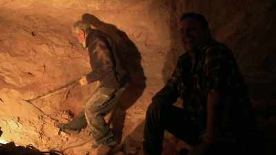 (LAUGHS) - Outback Opal Hunters