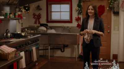 [laughs] - A Joyous Christmas