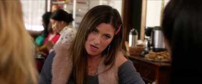 [laughs] - A Bad Moms Christmas