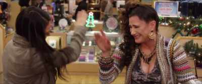 [laughs] - A Bad Moms Christmas