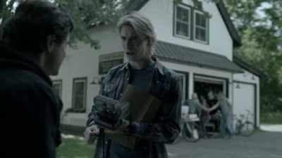 [laughs] - Eyewitness