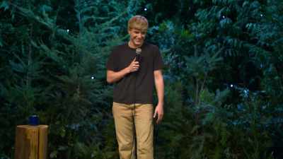 [laughs] - Mae Martin: SAP