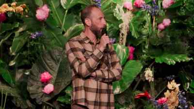 [laughs] Some of 'em gets-- - Ari Shaffir: America's Sweetheart