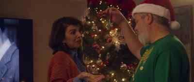- (laughs) Stop wasting time
and pass me another ornament. - Porch Pirates