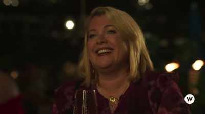 -[laughs]
-There's that. - You Had Me at Aloha