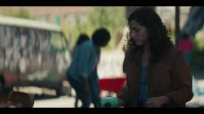 ‐(laughter)
‐HALEY: Once I saw Roxanne,
I forgot to be scared. - Y: The Last Man