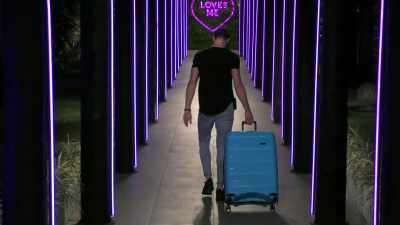[ LAUGHTER ]
>> I WAS UPSET THAT I DIDN'T GET - Love Island