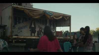 (laughter,
indistinct chatter) - Y: The Last Man