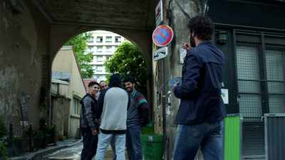 (LAUGHTER, LIVELY CHATTER) - Tom Clancy's Jack Ryan