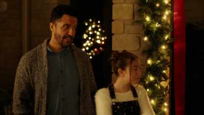 (laughter) - Mom's Christmas Boyfriend