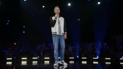 [laughter] - Nate Bargatze: Hello World