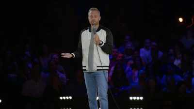 [laughter] - Nate Bargatze: Hello World
