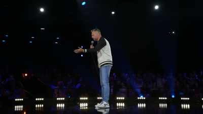[laughter] - Nate Bargatze: Hello World