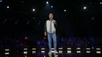 [laughter] - Nate Bargatze: Hello World