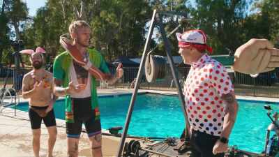 [laughter] - Jackass Forever