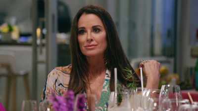 [laughter] - The Real Housewives Ultimate Girls Trip