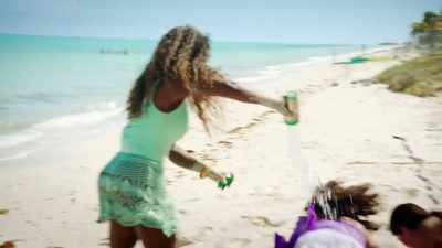 [laughter] - The Real Housewives Ultimate Girls Trip