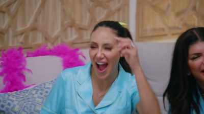 [laughter] - The Real Housewives Ultimate Girls Trip