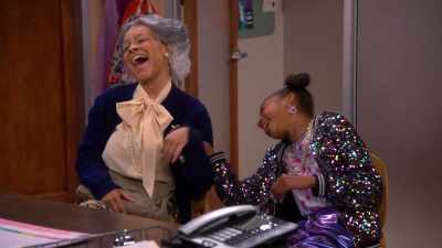 [laughter] - That Girl Lay Lay