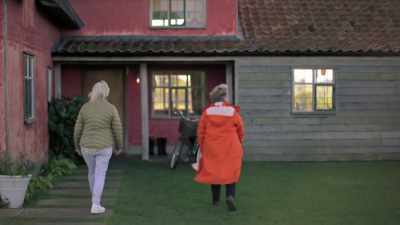 -- LAUGHTER - Extraordinary Escapes with Sandi Toksvig