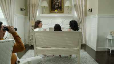 [ Laughter ] - Three Busy Debras
