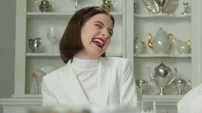 [ Laughter ] - Three Busy Debras