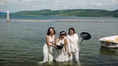 [ Laughter ] - Three Busy Debras