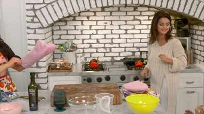 [laughter] - Selena + Chef