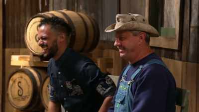 [laughter] - Moonshiners: Master Distiller