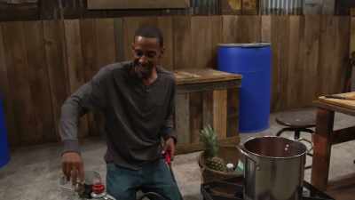 [laughter] - Moonshiners: Master Distiller