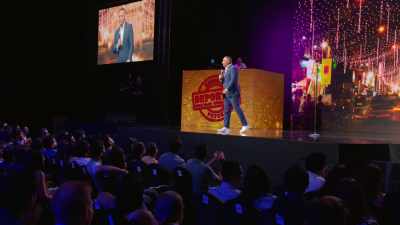[LAUGHTER] - Russell Peters: Deported