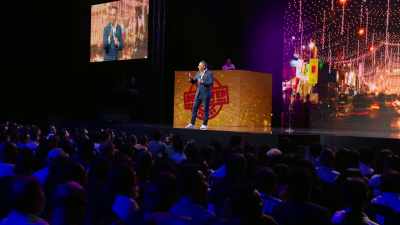 [LAUGHTER] - Russell Peters: Deported