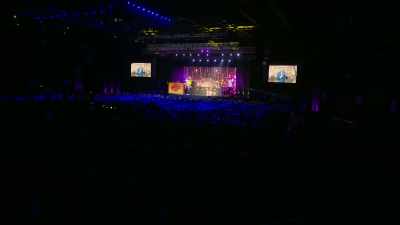 [LAUGHTER] - Russell Peters: Deported