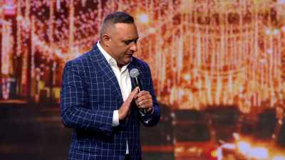 [LAUGHTER] - Russell Peters: Deported