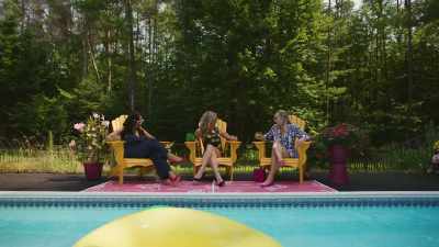 [laughter] - Hunting Housewives