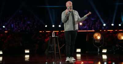 [laughter] - Tom Segura: Sledgehammer