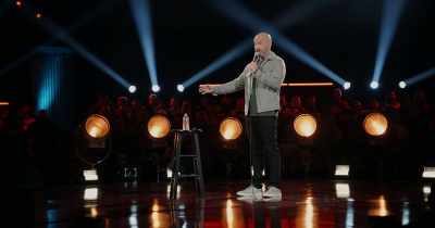 [laughter] - Tom Segura: Sledgehammer