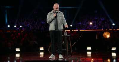 [laughter] - Tom Segura: Sledgehammer