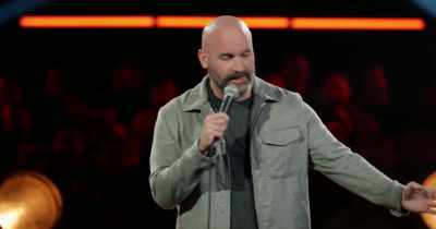 [laughter] - Tom Segura: Sledgehammer