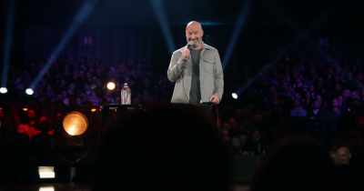 [laughter] - Tom Segura: Sledgehammer