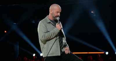 [laughter] - Tom Segura: Sledgehammer