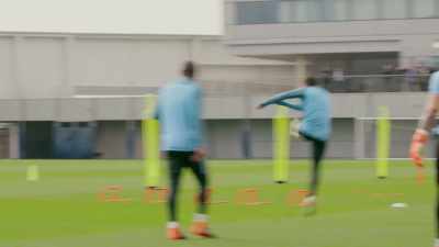[laughter] - All or Nothing: Manchester City