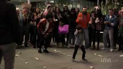 (laughter) - Michael Jackson: Searching for Neverland