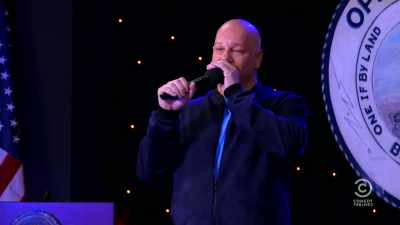 [laughter] - Jeff Ross Roasts Cops